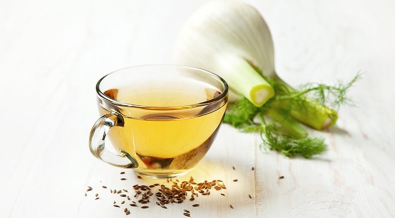 Ein Teeglas mit Fenchel